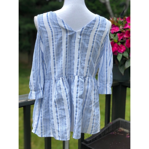 Doe & Rae Cold Shoulder Top - Picture 2 of 4